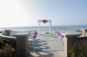 The Moonlight Beach Overlook in Encinitas is a semi-private venue that provides a gorgeous setting for your wedding by the sea.